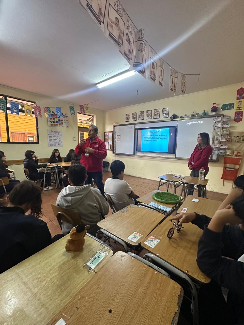 CHARLA PREVENTIVA DE DROGAS Y ALCOHOL (Escuela Blumenthal Básica) (6)